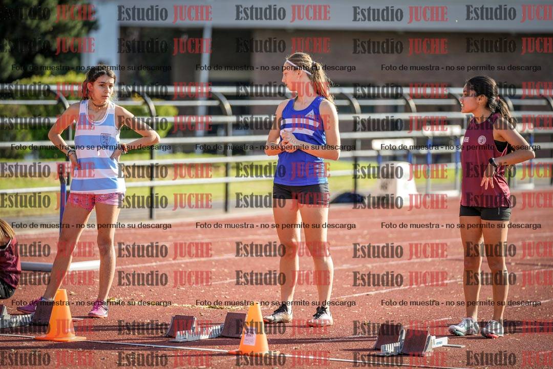 Fotos de los 80 m con vallas de mujeres - U16