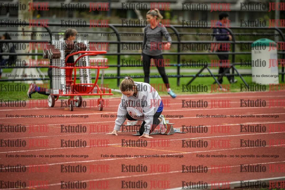 Fotos de los 295 m con vallas de mujeres - U16