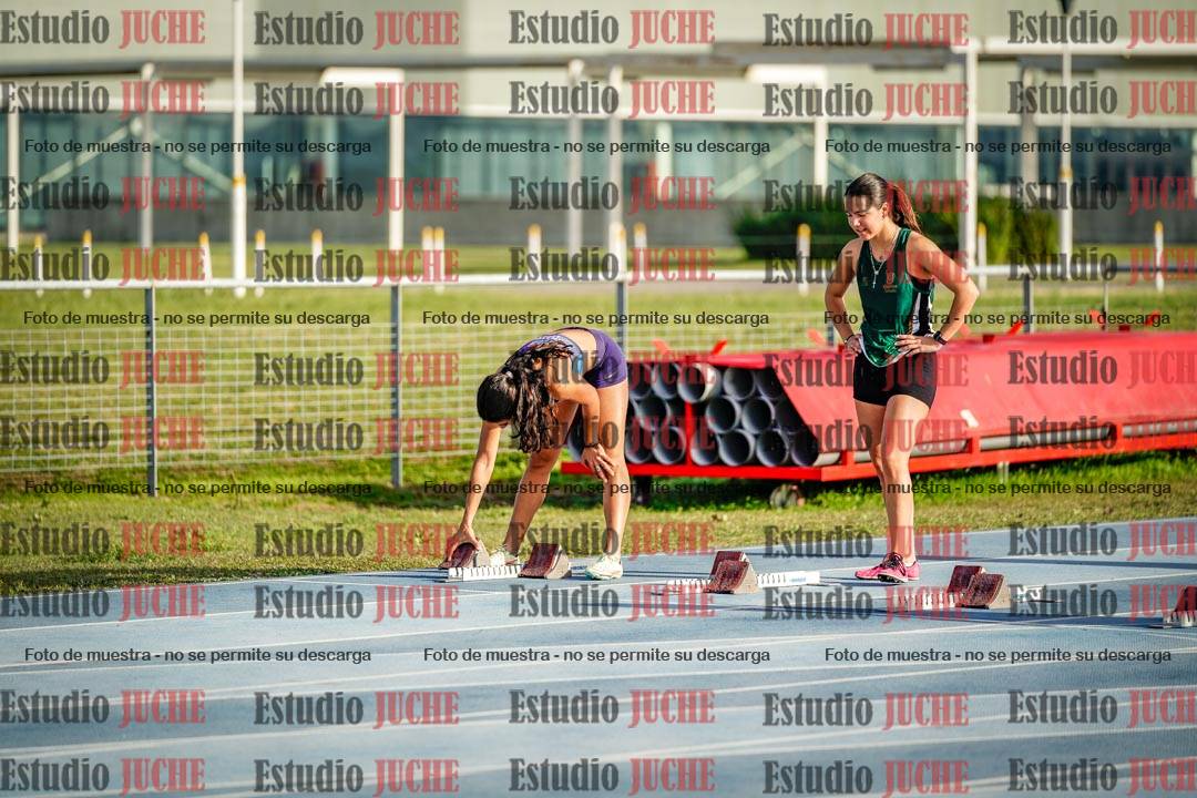 Fotos de los 100 m con vallas de mujeres - heptatlón 1