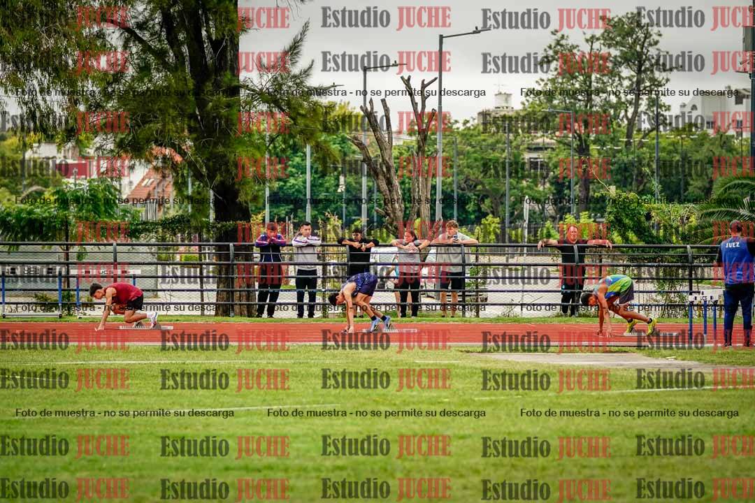 Fotos de los 295 m con vallas de varones