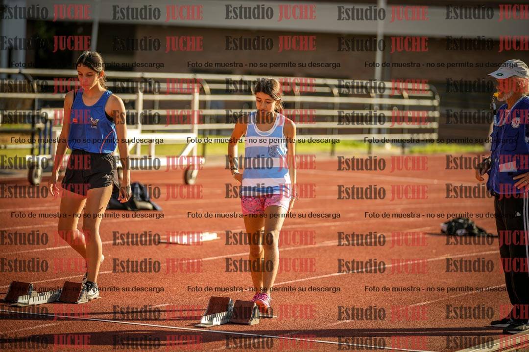 Fotos de los 80 m con vallas de mujeres - U16