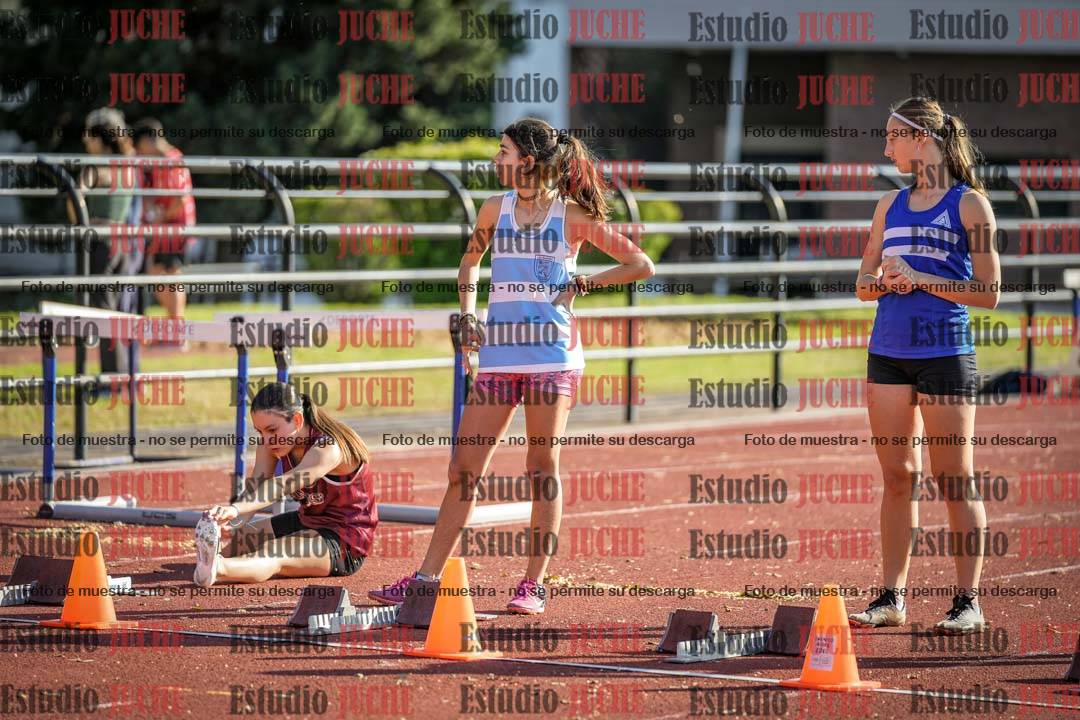 Fotos de los 80 m con vallas de mujeres - U16