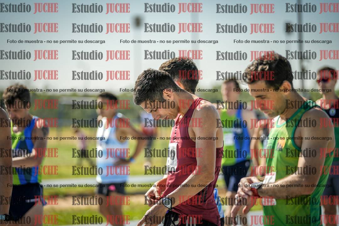 Fotos de los 5000 m de mujeres y varones - serie 1