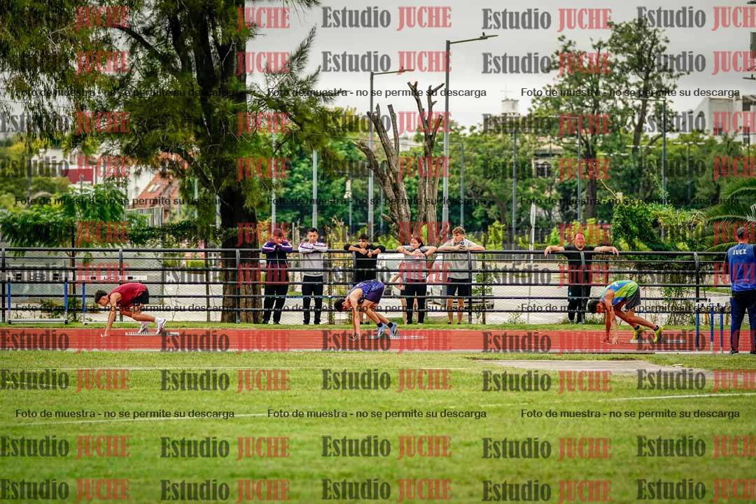 Fotos de los 295 m con vallas de varones
