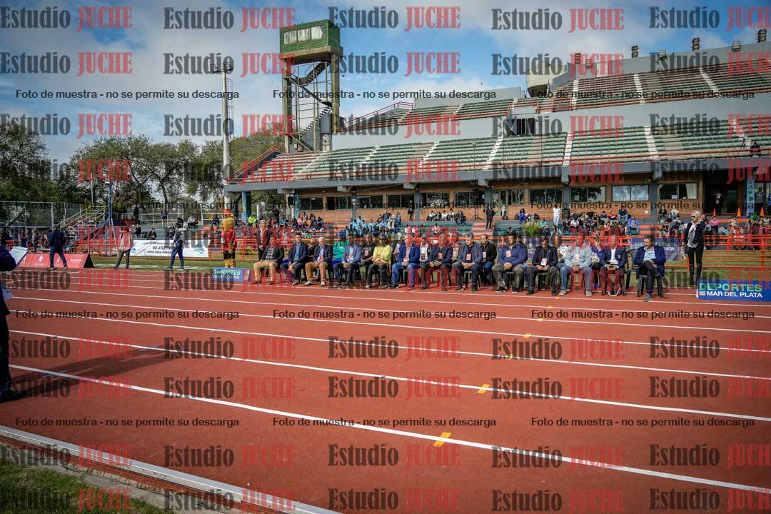 Fotos de algunos extras y podios del día 1