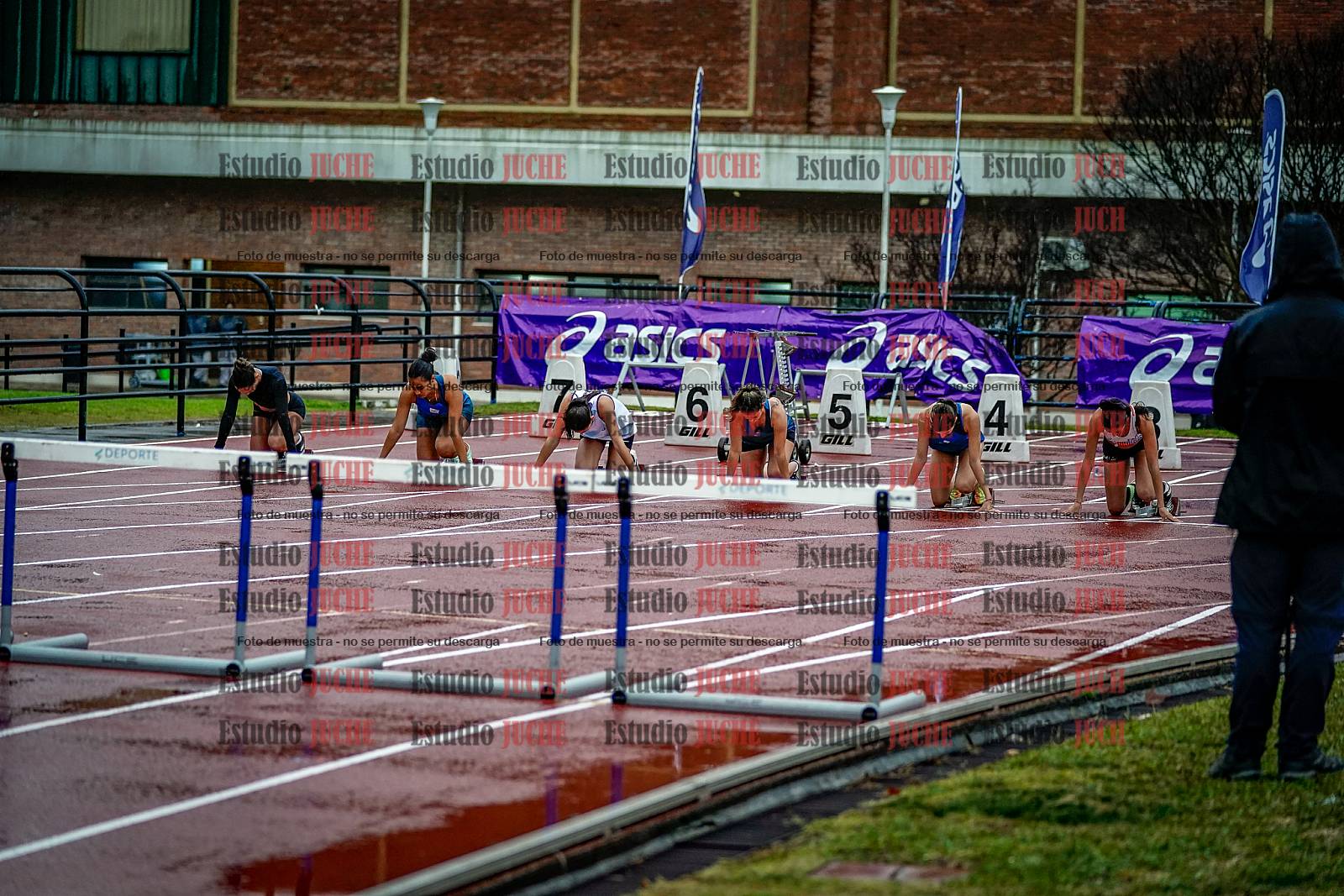 Fotos de los 100 m con vallas de mujeres - heptatlón 1
