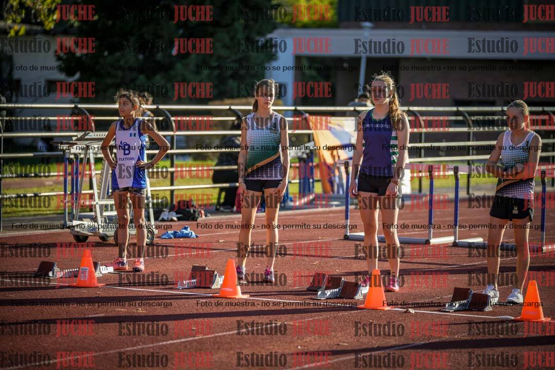Fotos de los 80 m con vallas de mujeres - U16