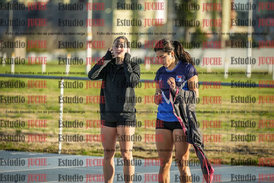 Fotos de los 100 m con vallas de mujeres - heptatlón 1