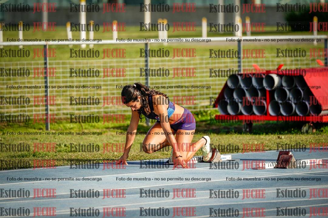 Fotos de los 100 m con vallas de mujeres - heptatlón 1