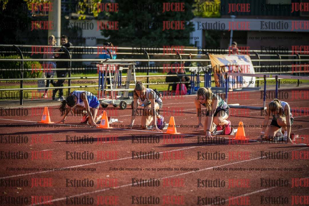 Fotos de los 80 m con vallas de mujeres - U16