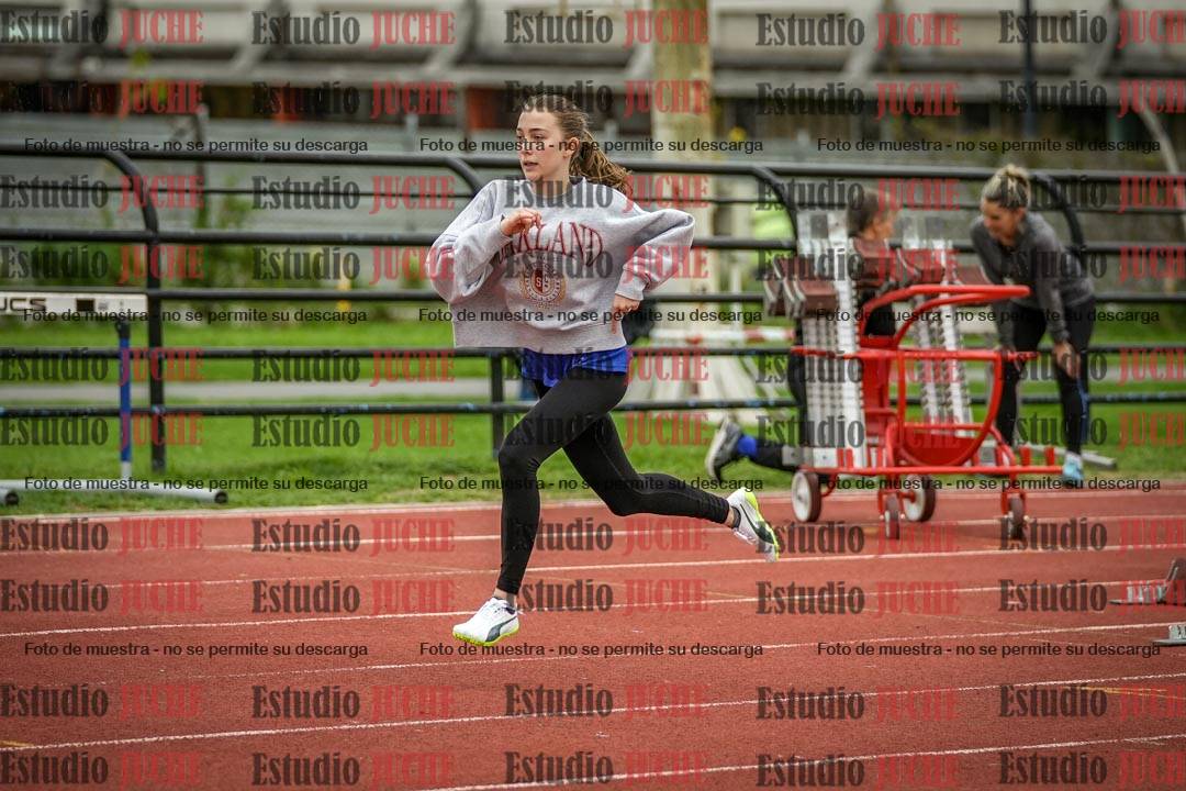 Fotos de los 295 m con vallas de mujeres - U16