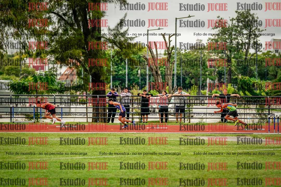 Fotos de los 295 m con vallas de varones