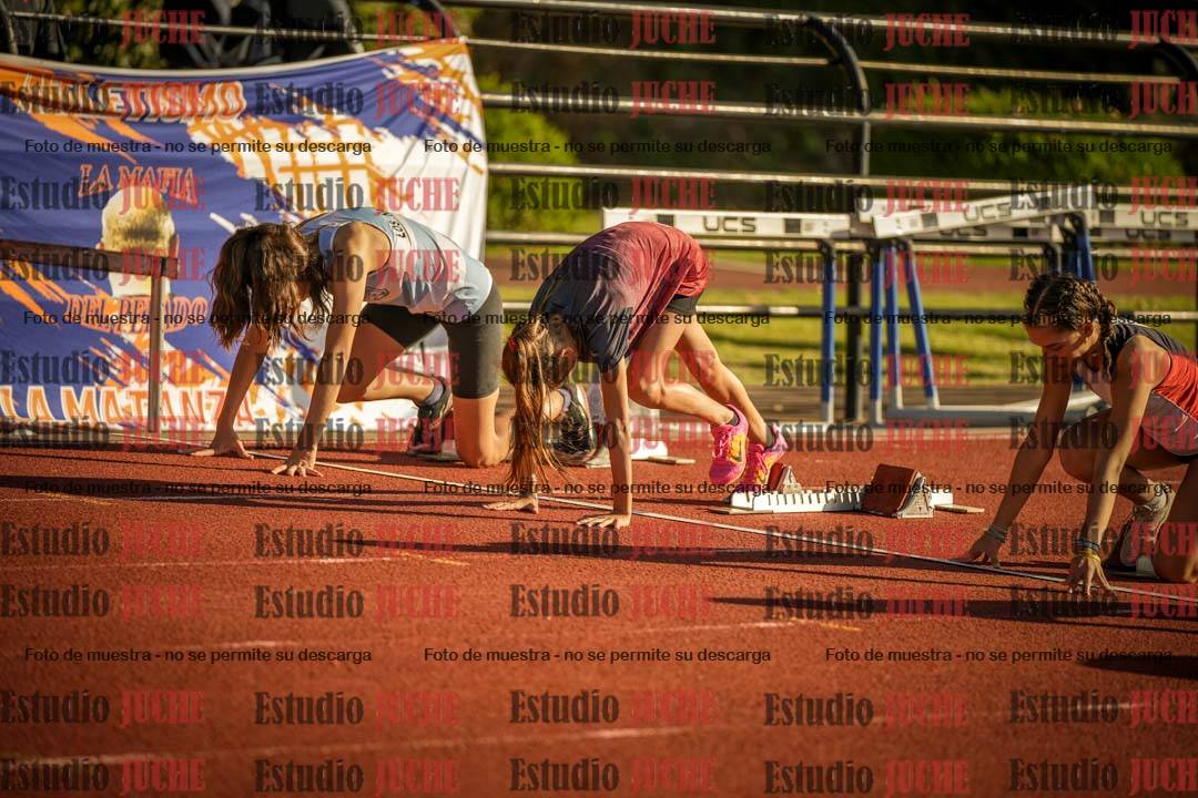 Fotos de los 80 m con vallas de mujeres - U16