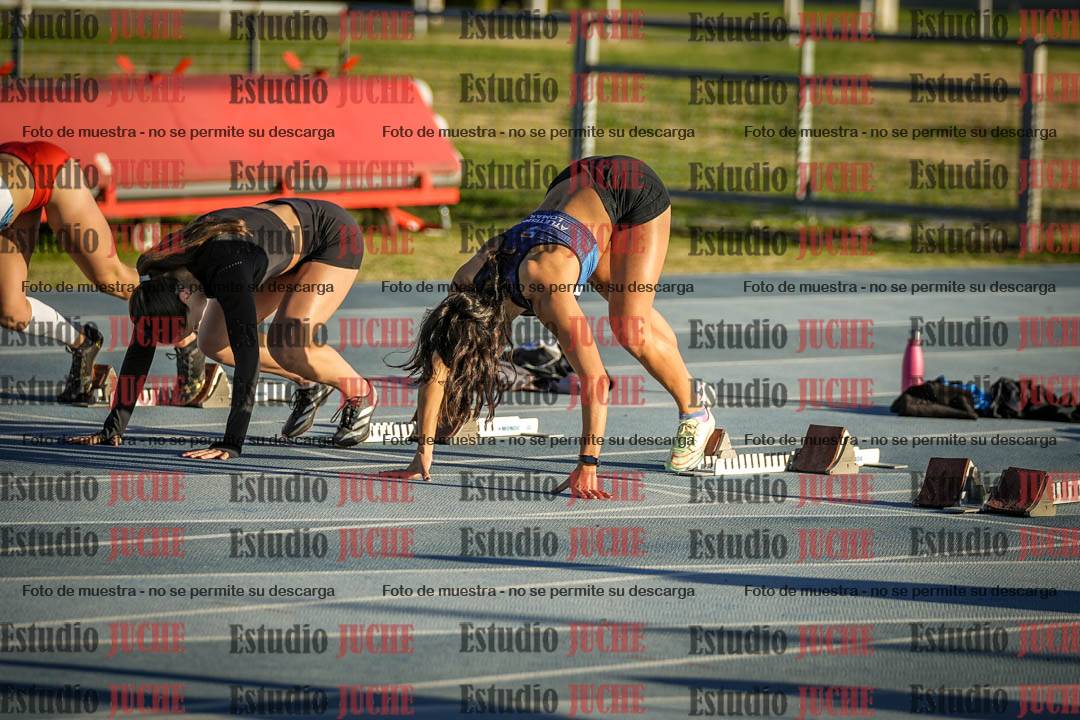 Fotos de los 100 m con vallas de mujeres - heptatlón 1