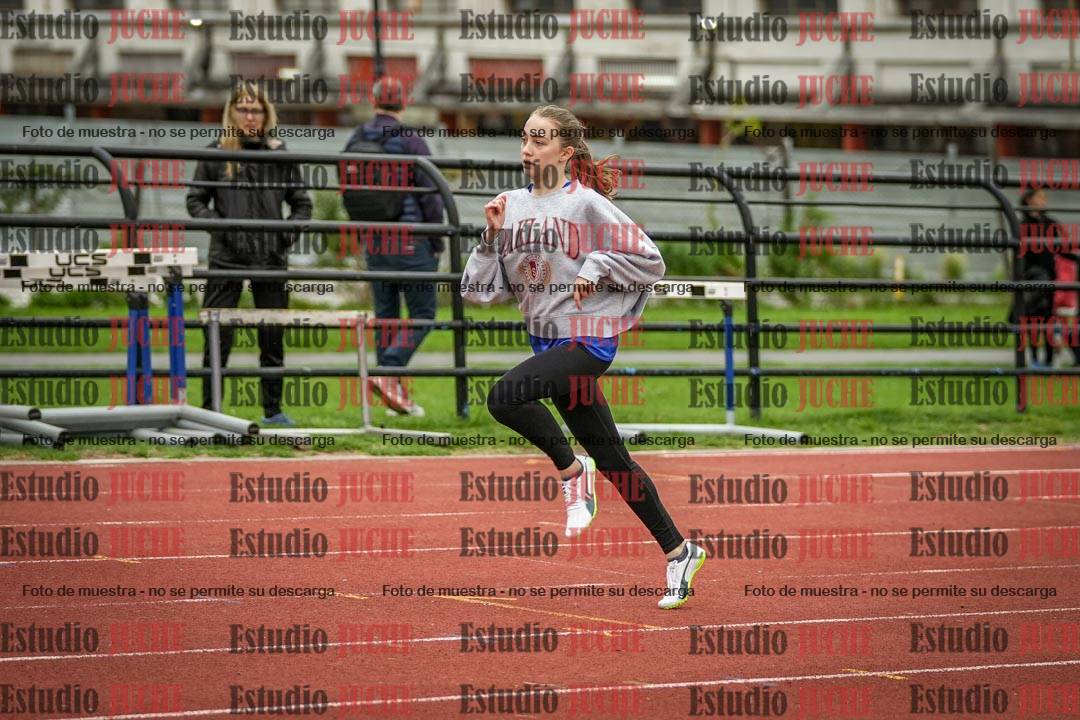 Fotos de los 295 m con vallas de mujeres - U16