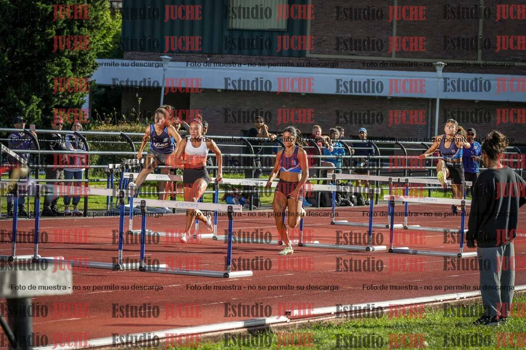 Fotos de los 100 m con vallas de mujeres - heptatlón 1