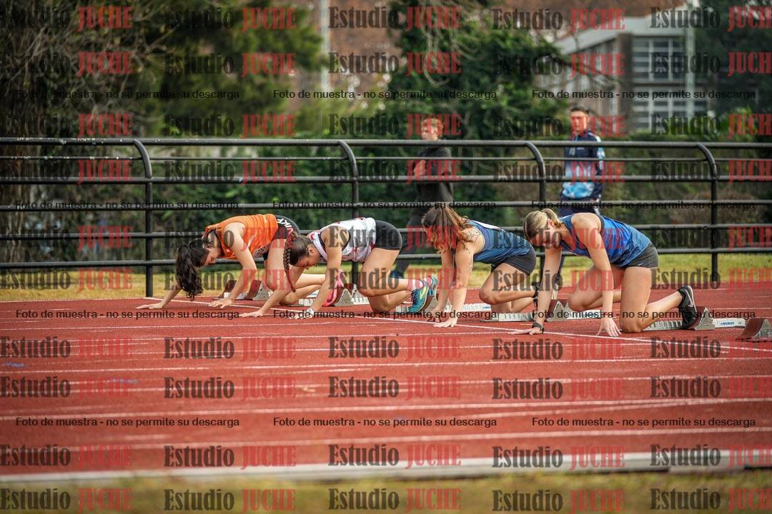 Fotos de los 100 m con vallas de mujeres - heptatlón 1