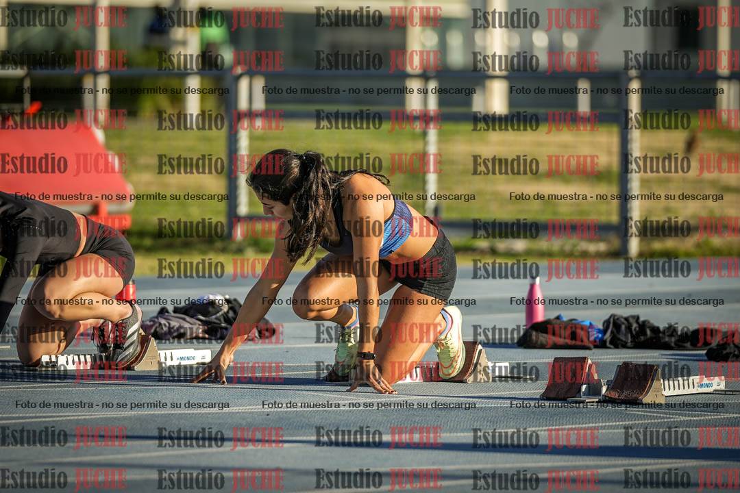 Fotos de los 100 m con vallas de mujeres - heptatlón 1