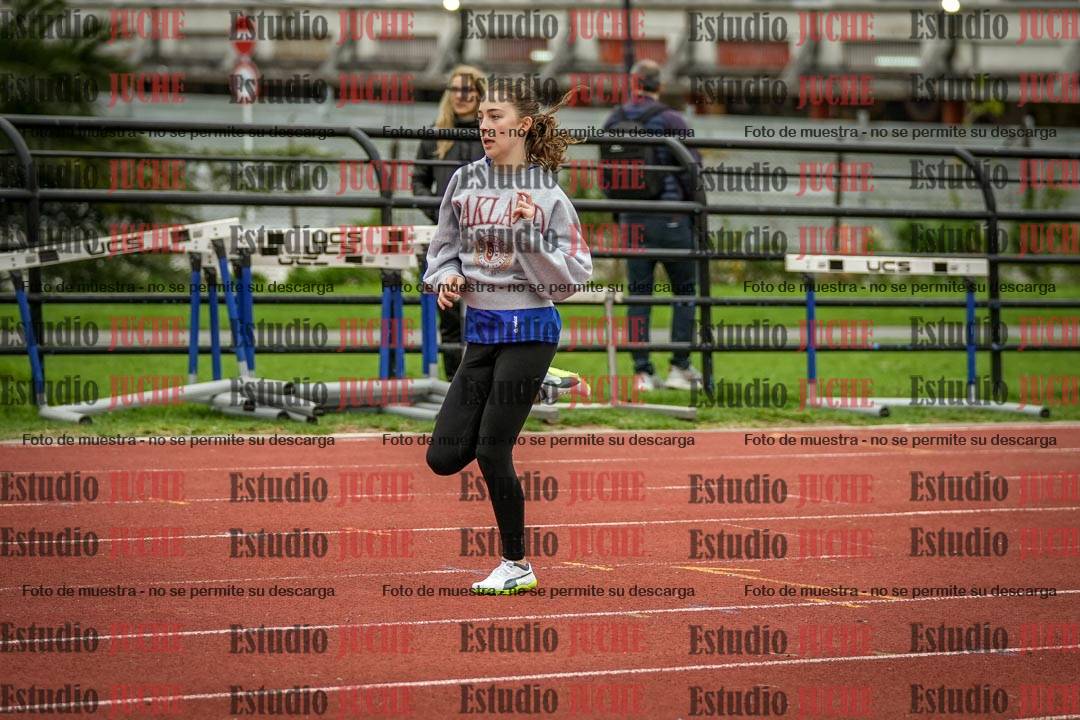 Fotos de los 295 m con vallas de mujeres - U16