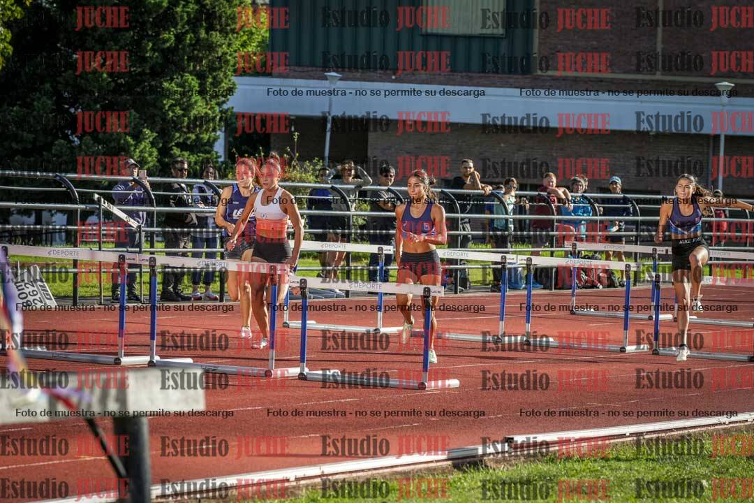 Fotos de los 100 m con vallas de mujeres - heptatlón 1