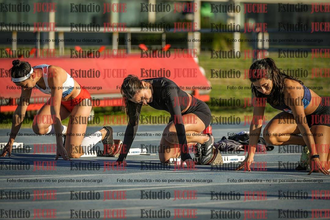 Fotos de los 100 m con vallas de mujeres - heptatlón 1