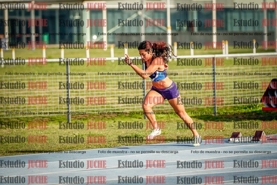 Fotos de los 100 m con vallas de mujeres - heptatlón 1
