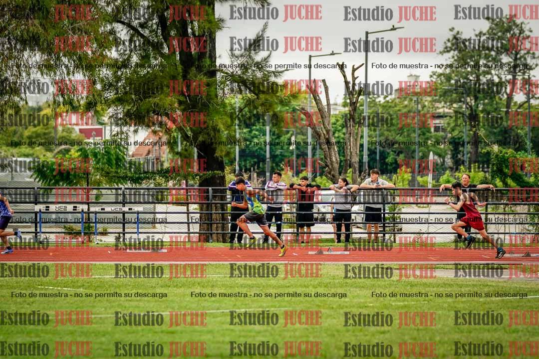 Fotos de los 295 m con vallas de varones