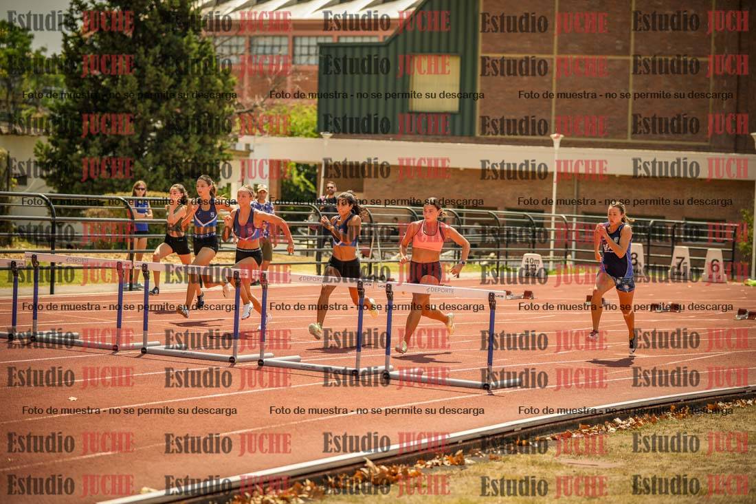 Fotos de los 100 m con vallas de mujeres