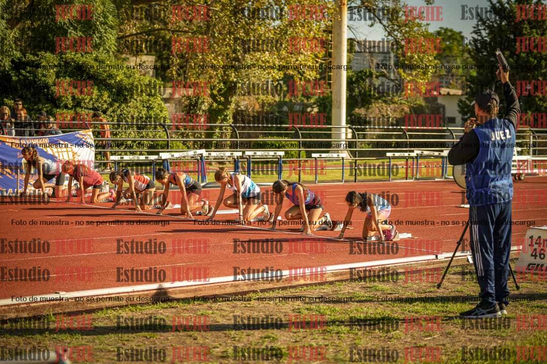 Fotos de los 80 m con vallas de mujeres - U16
