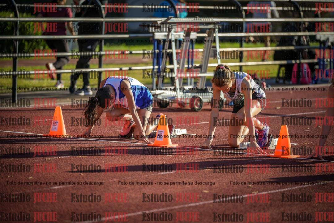 Fotos de los 80 m con vallas de mujeres - U16