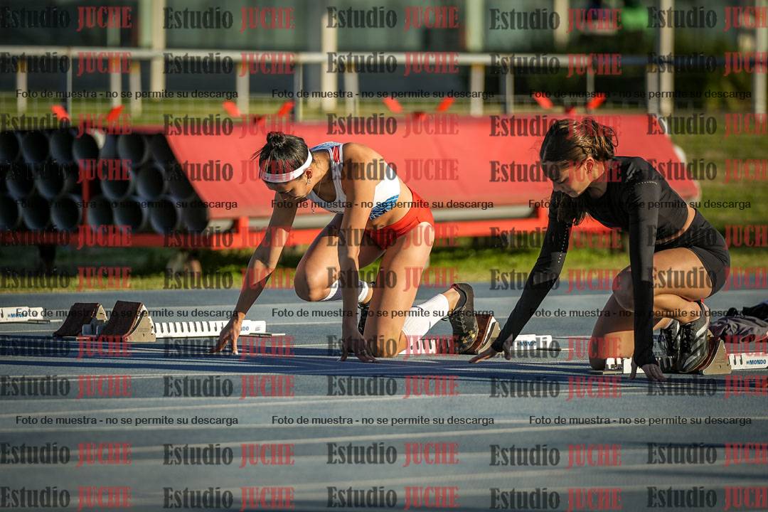 Fotos de los 100 m con vallas de mujeres - heptatlón 1