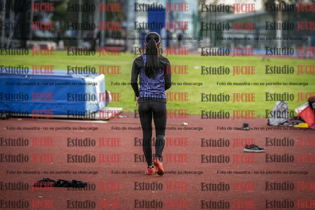 Fotos del salto en alto - todos los grupos