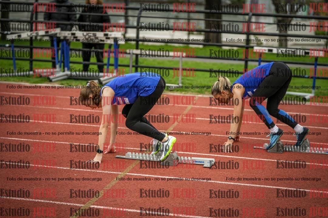 Fotos de los 295 m con vallas de mujeres - U16