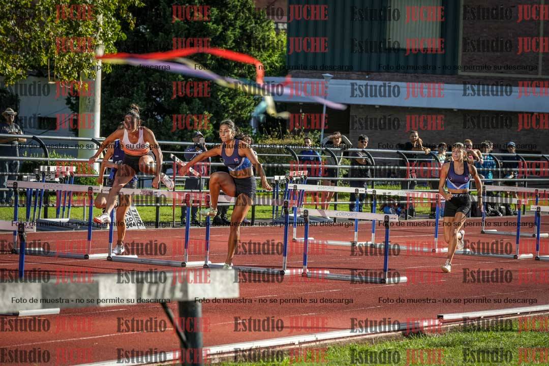 Fotos de los 100 m con vallas de mujeres - heptatlón 1
