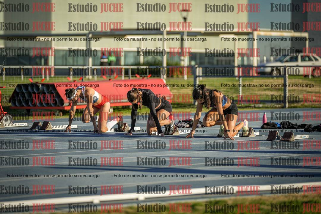 Fotos de los 100 m con vallas de mujeres - heptatlón 1