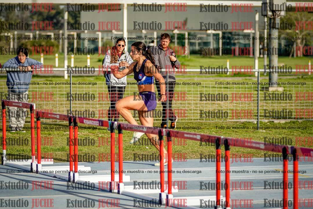 Fotos de los 100 m con vallas de mujeres - heptatlón 1