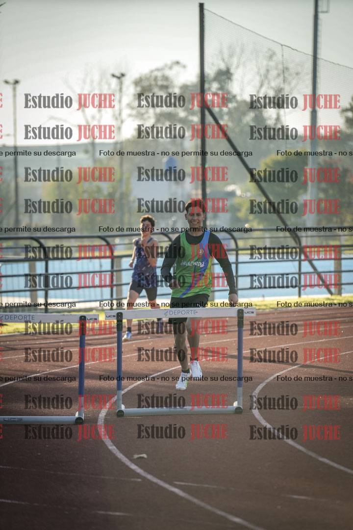 Fotos de los 295 m con vallas de varones