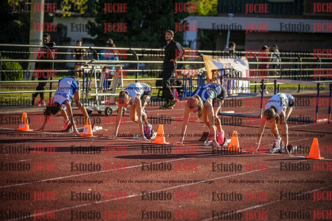 Fotos de los 80 m con vallas de mujeres - U16
