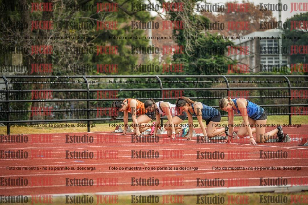 Fotos de los 100 m con vallas de mujeres - heptatlón 1