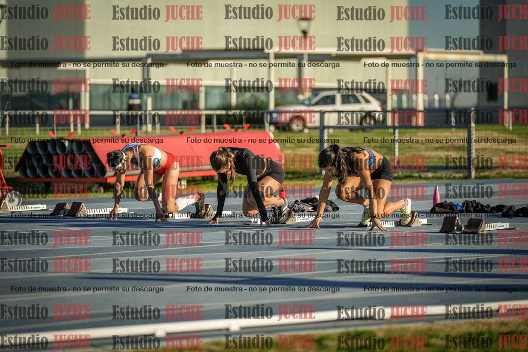 Fotos de los 100 m con vallas de mujeres - heptatlón 1
