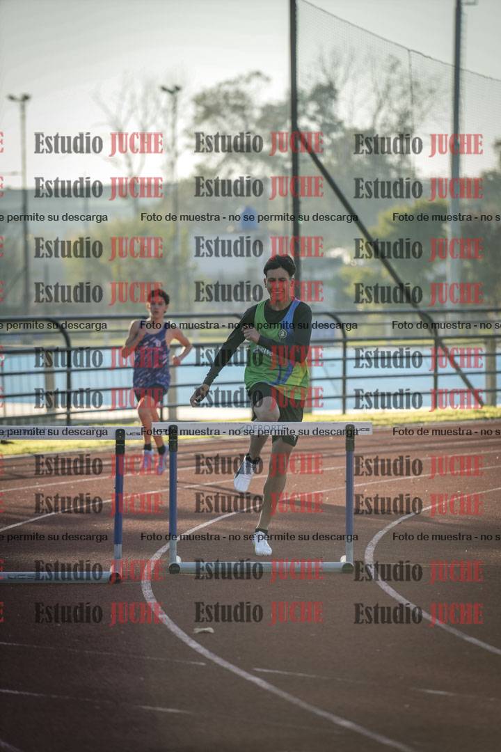 Fotos de los 295 m con vallas de varones
