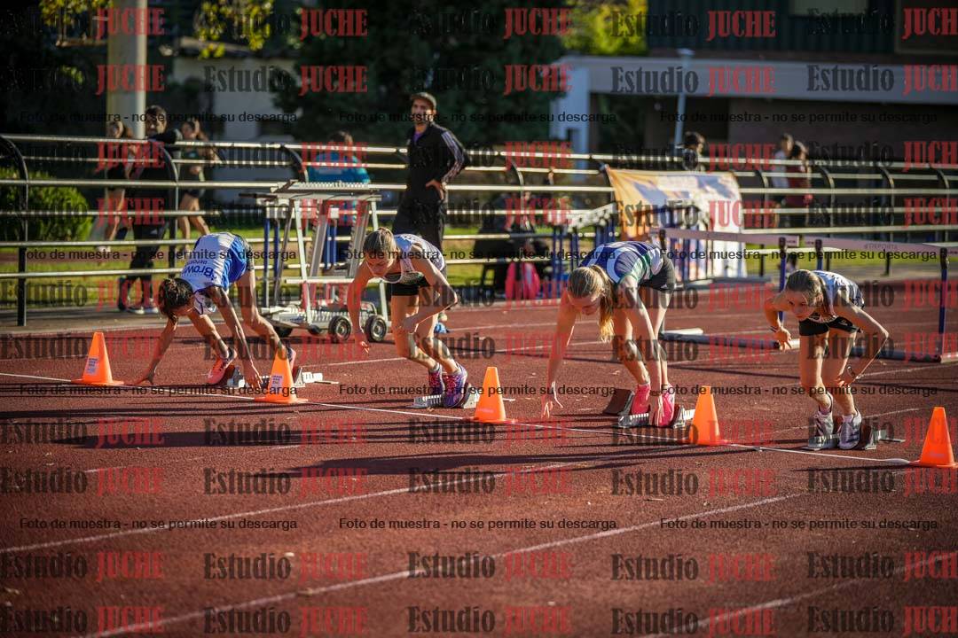 Fotos de los 80 m con vallas de mujeres - U16