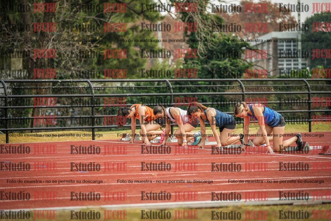 Fotos de los 100 m con vallas de mujeres - heptatlón 1