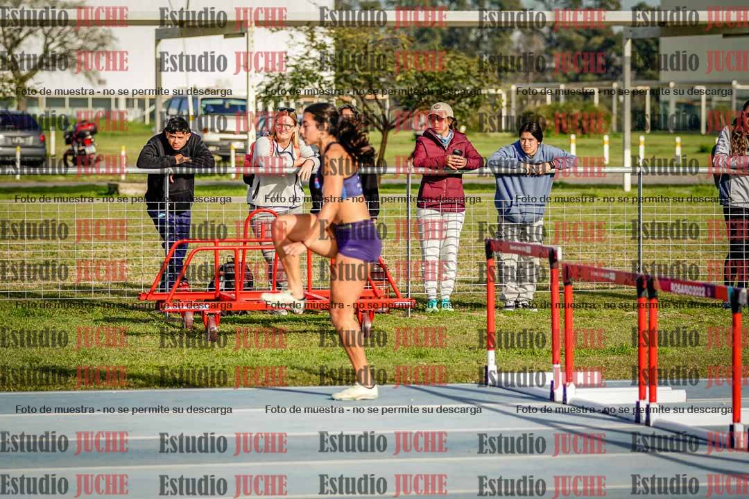 Fotos de los 100 m con vallas de mujeres - heptatlón 1