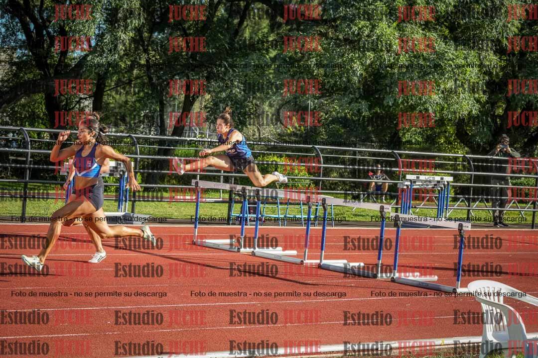 Fotos de los 100 m con vallas de mujeres - heptatlón 1