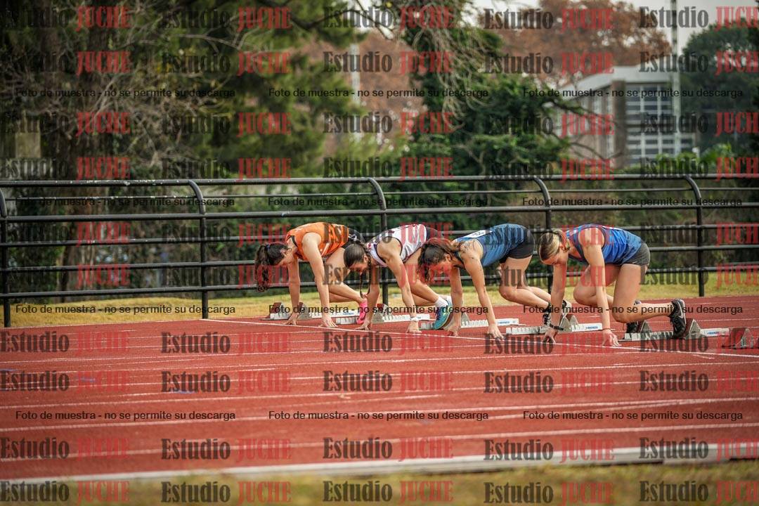 Fotos de los 100 m con vallas de mujeres - heptatlón 1