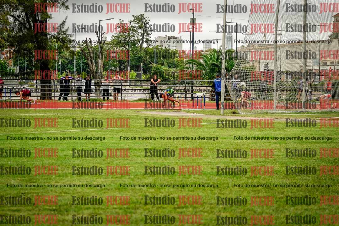 Fotos de los 295 m con vallas de varones