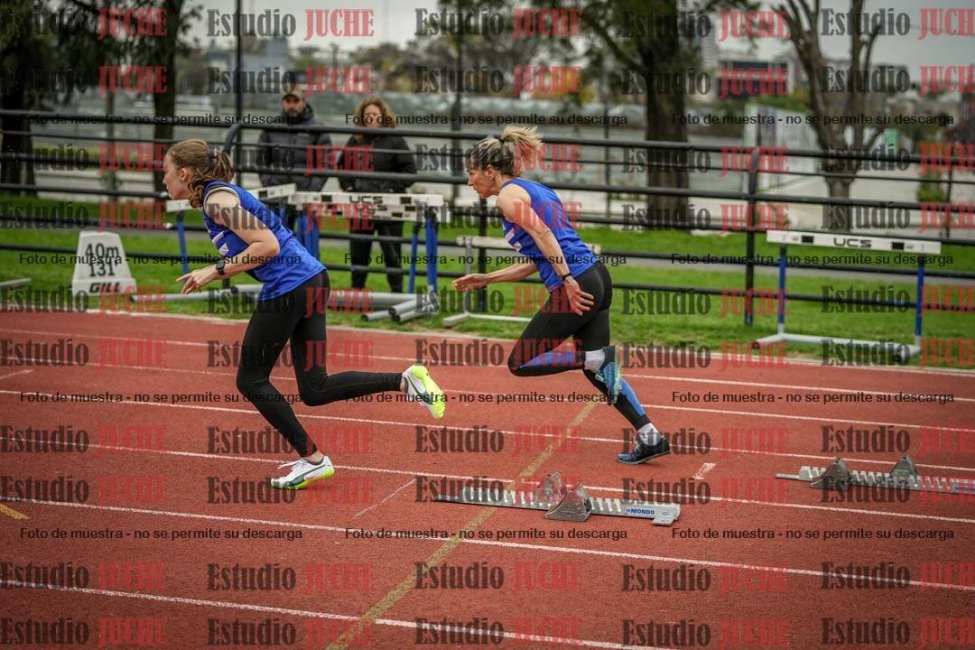 Fotos de los 295 m con vallas de mujeres - U16