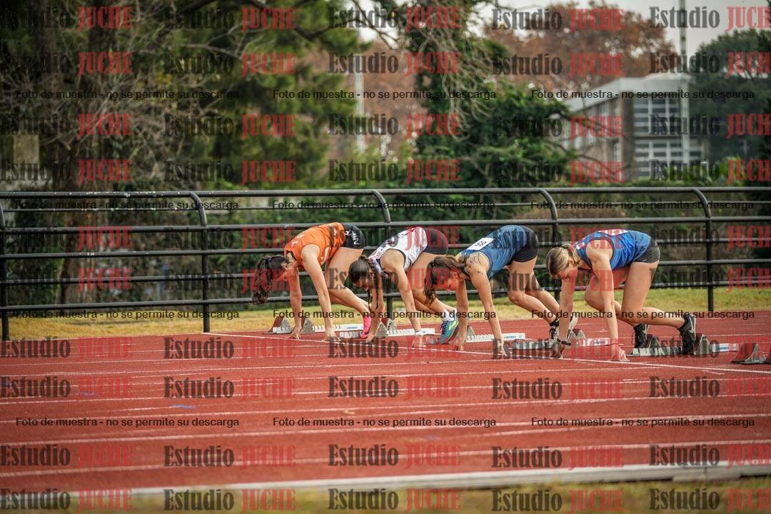 Fotos de los 100 m con vallas de mujeres - heptatlón 1