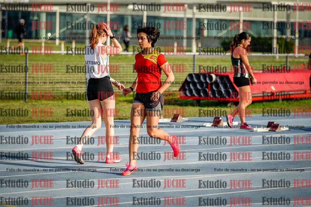 Fotos de los 100 m con vallas de mujeres - heptatlón 1